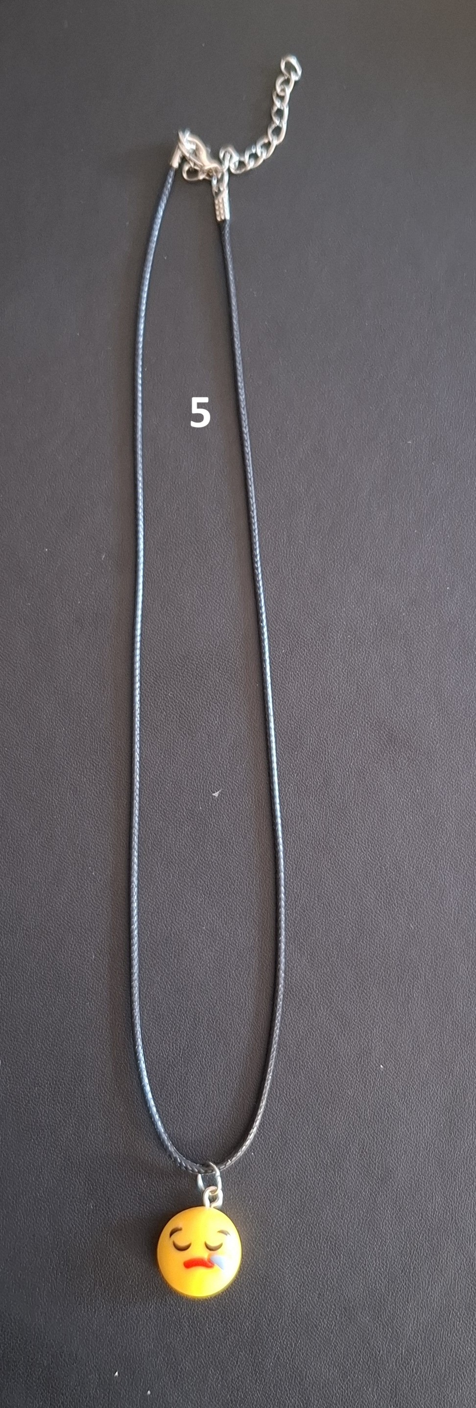 zwarte kunststof ketting gele smiley nr 5