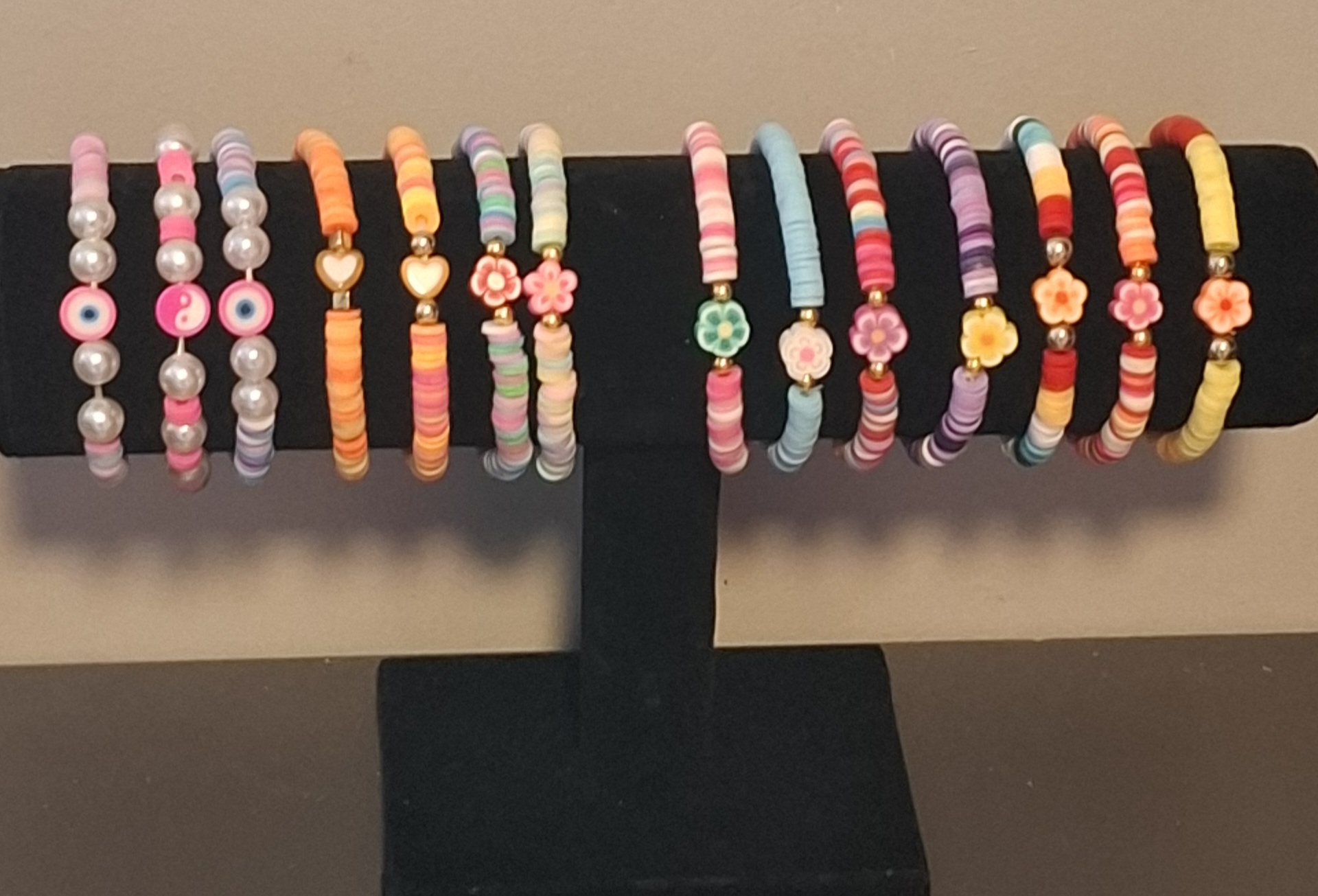 Leuke armbandjes voor jongens en meisjes. PRIJS IS PER ARMBAND