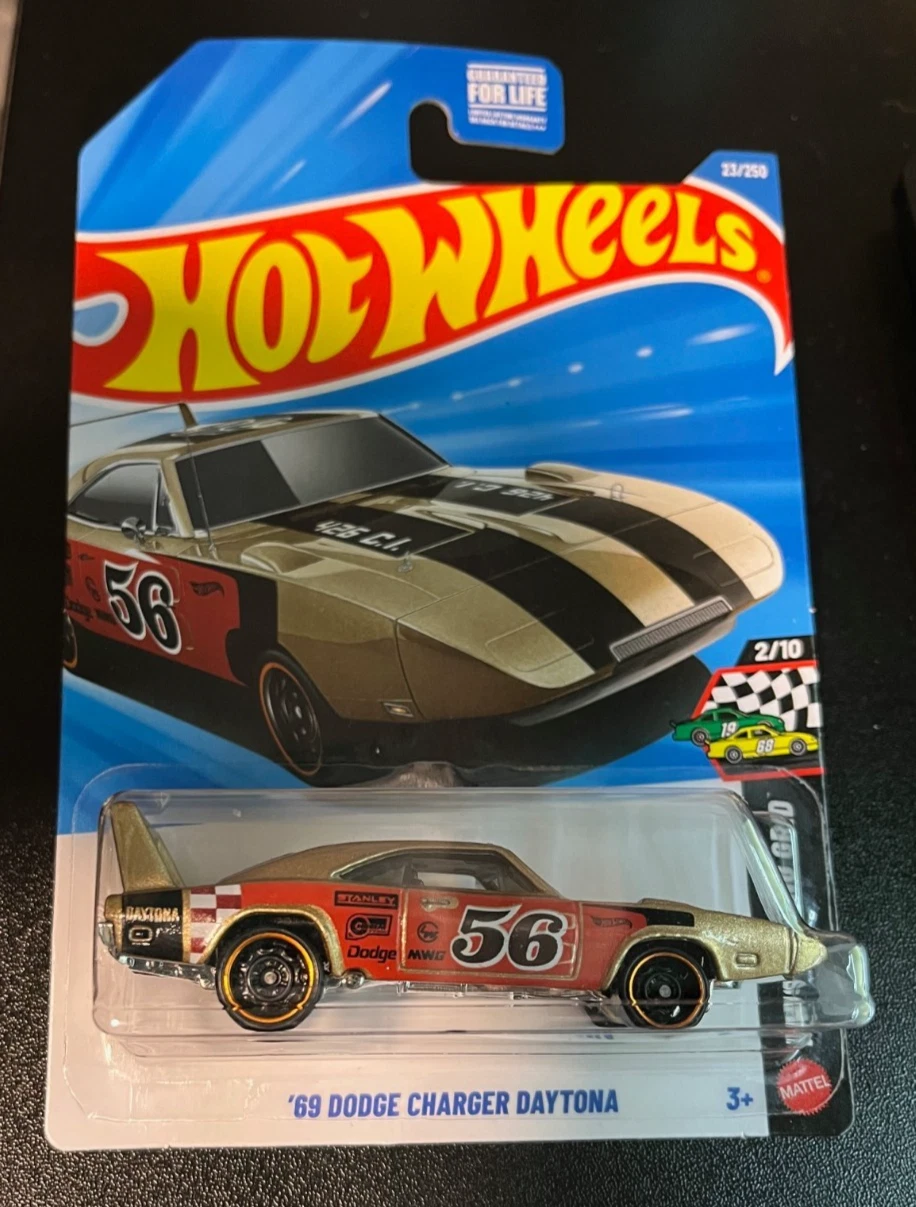 Hot Wheels '69 Dodge Charger Daytona. JJH97