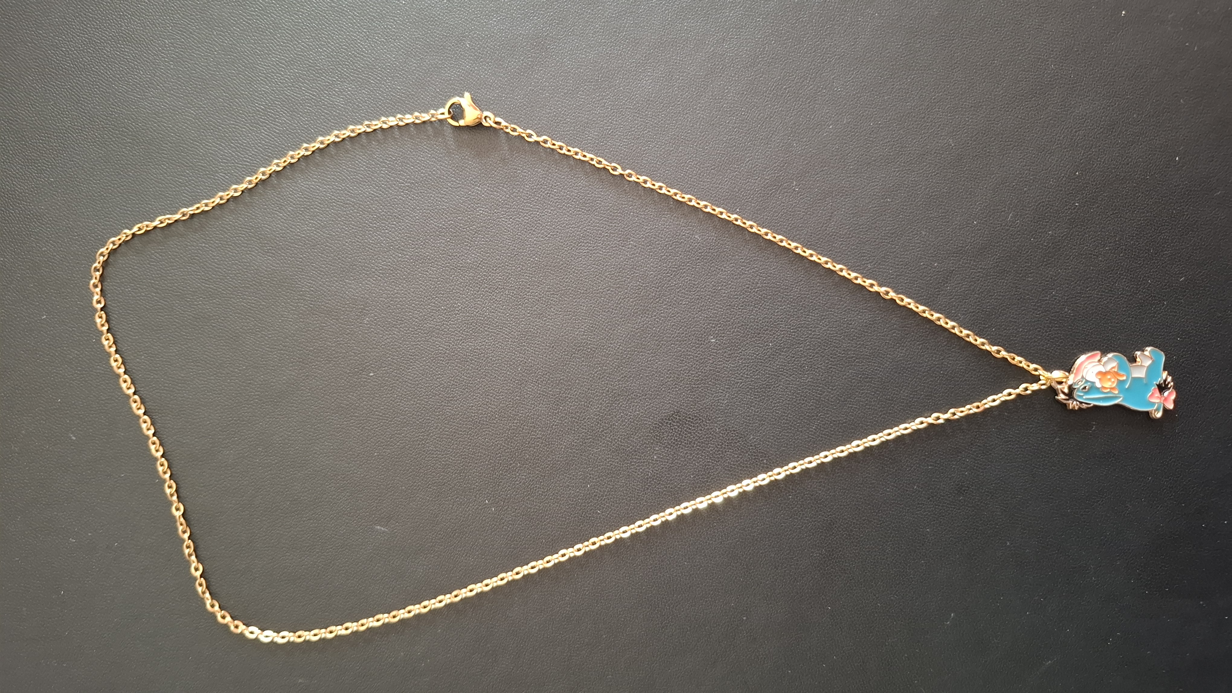 ketting in gouden kleur met Iejoor