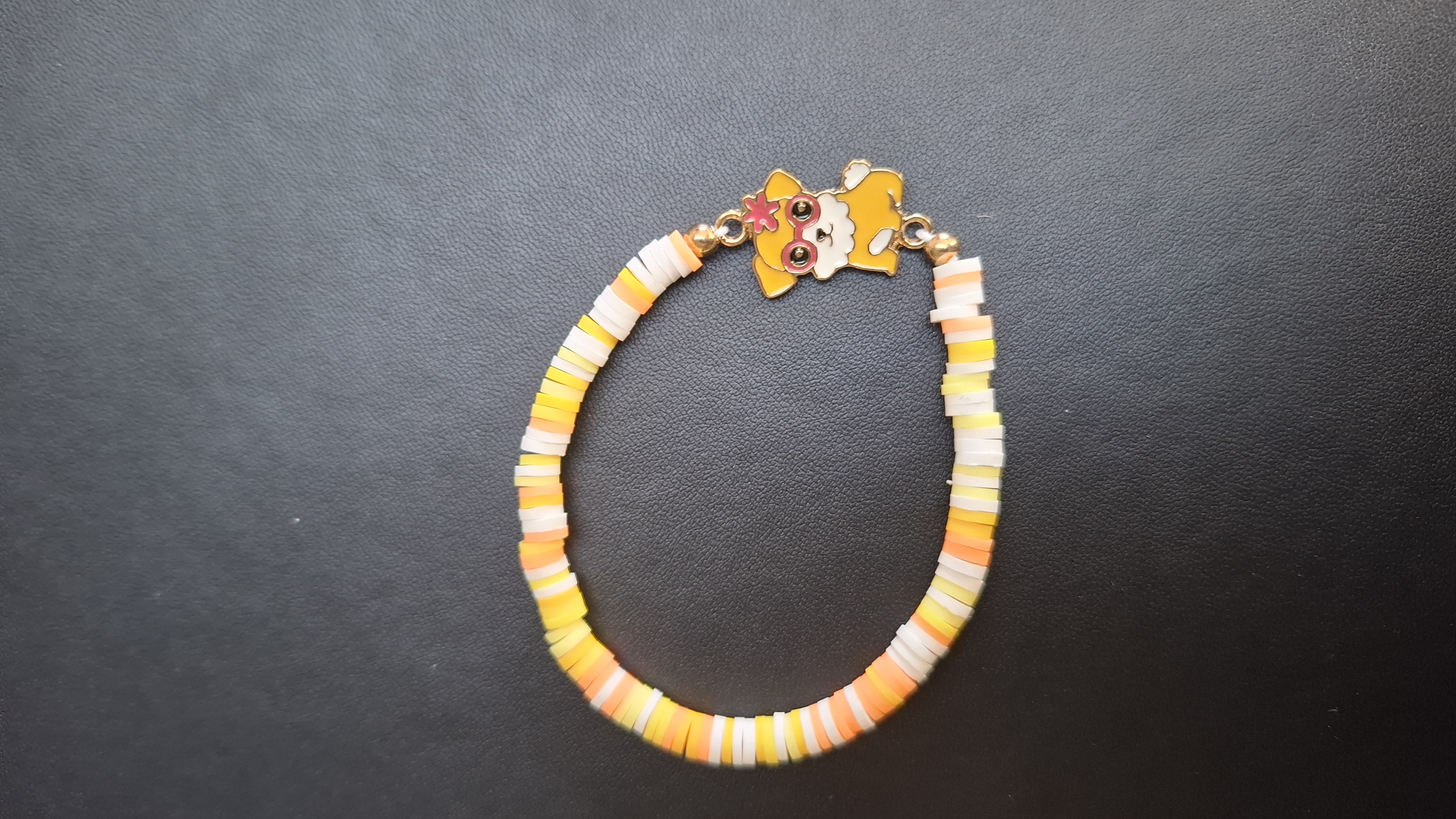 armband geel/wit met geel hondje