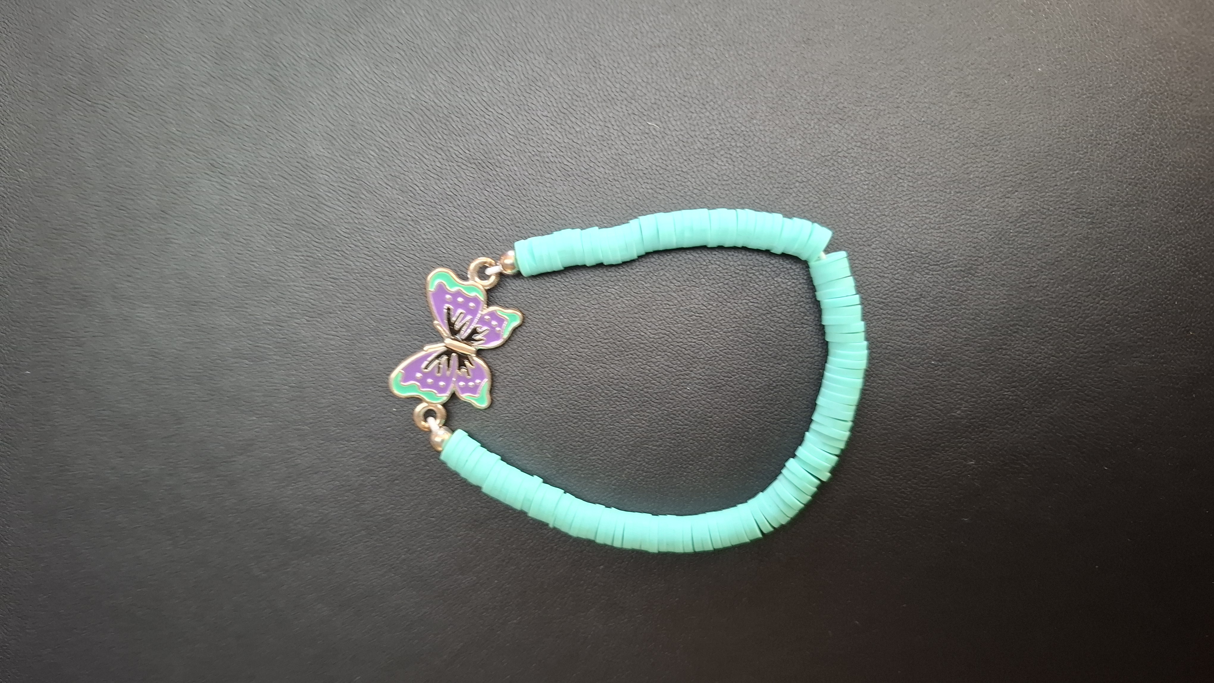 armband blauw/groen met paarse vlinder
