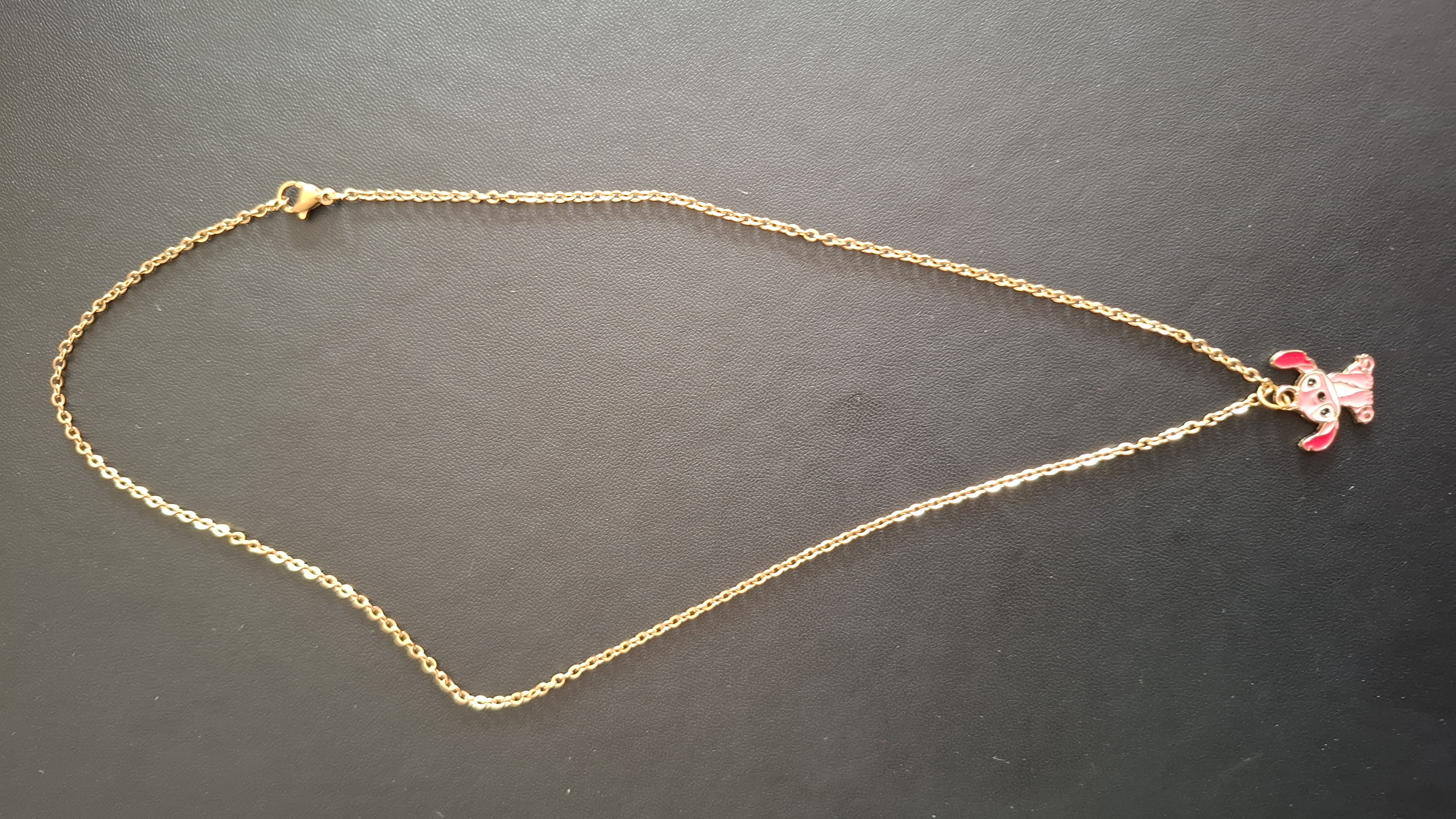 ketting in gouden kleur met Angel