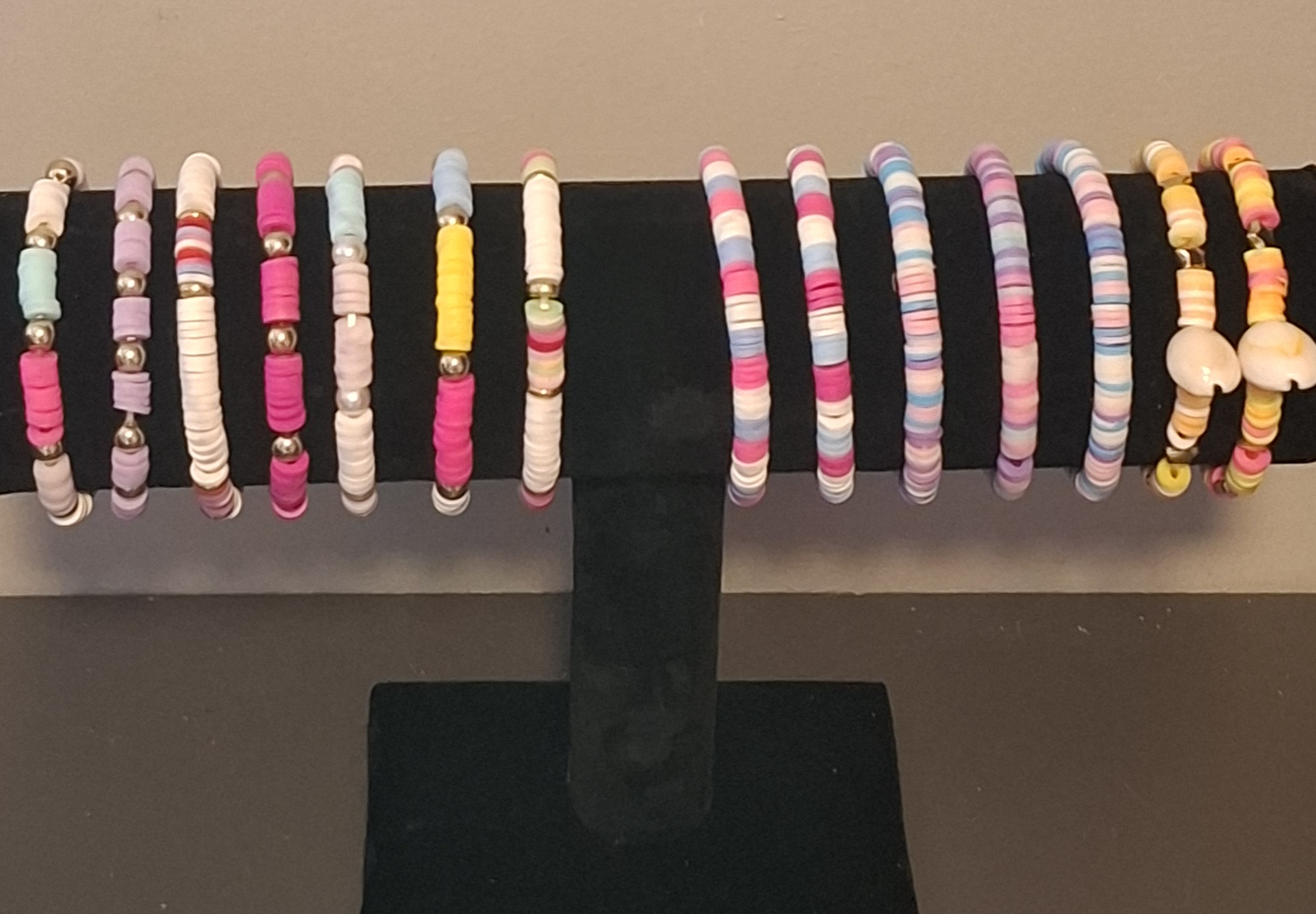 Leuke armbandjes voor jongens en meisjes. PRIJS IS PER ARMBAND