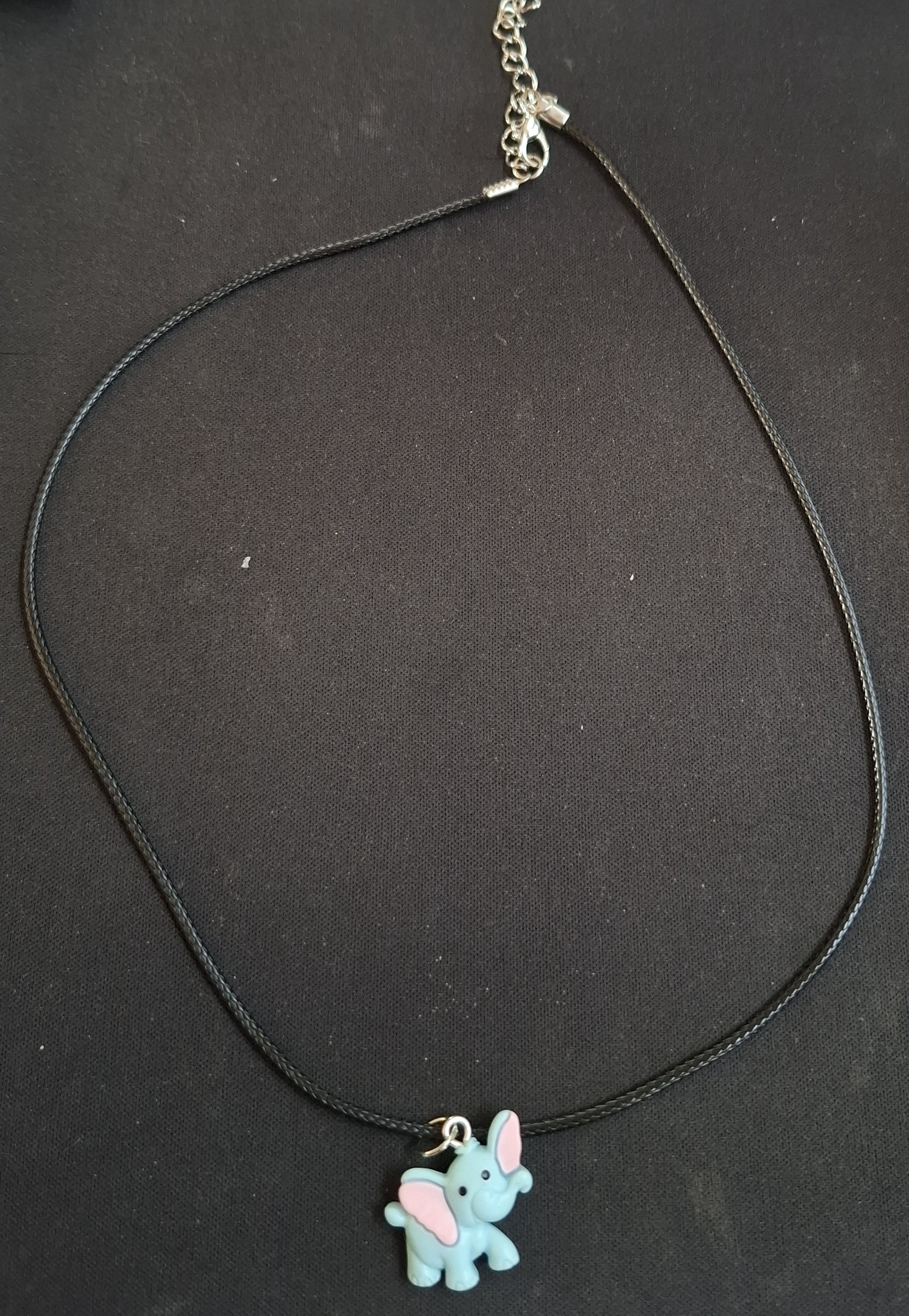 zwarte kunststof ketting met olifant