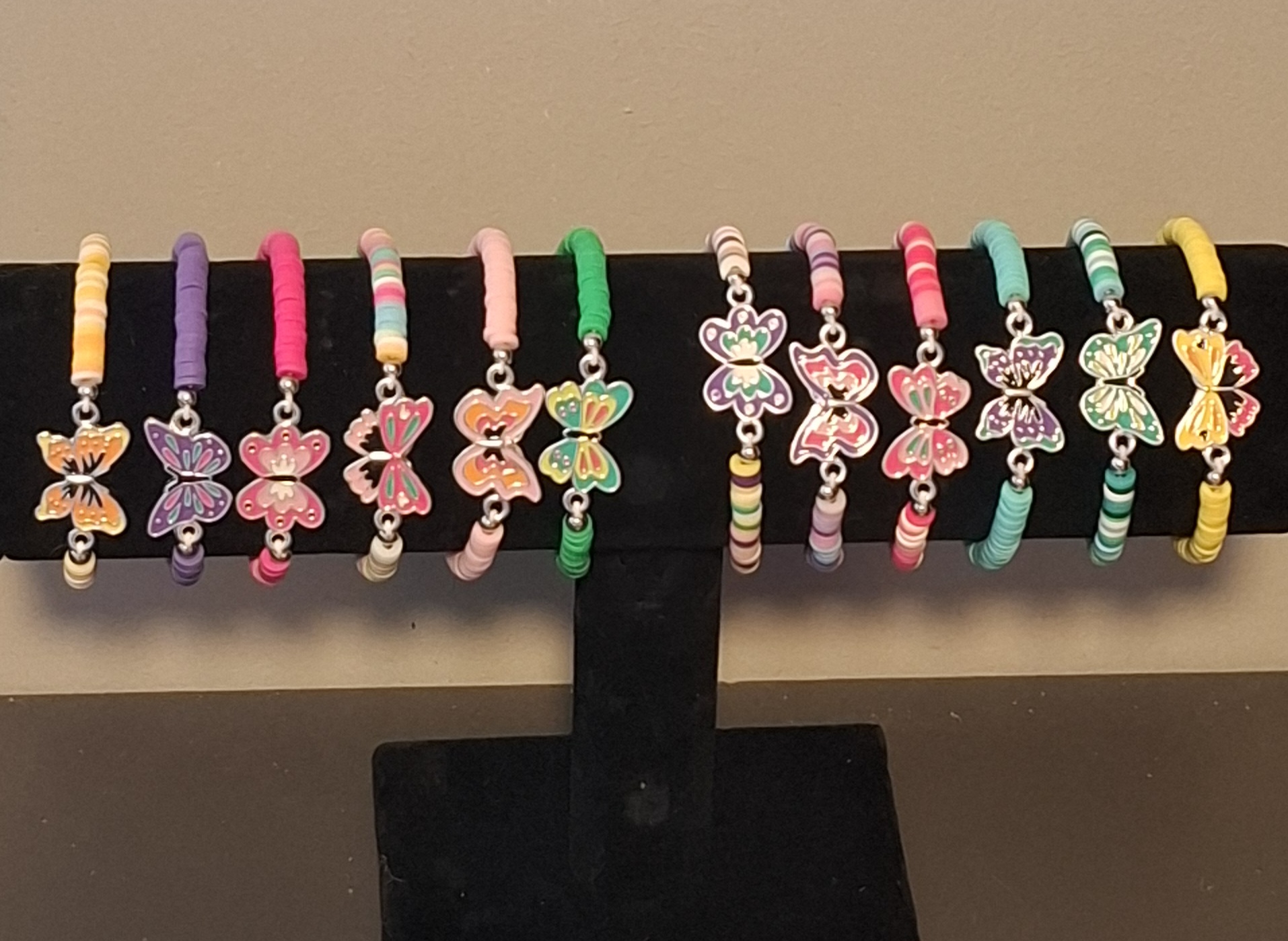 Leuke armbandjes voor jongens en meisjes. PRIJS IS PER ARMBAND