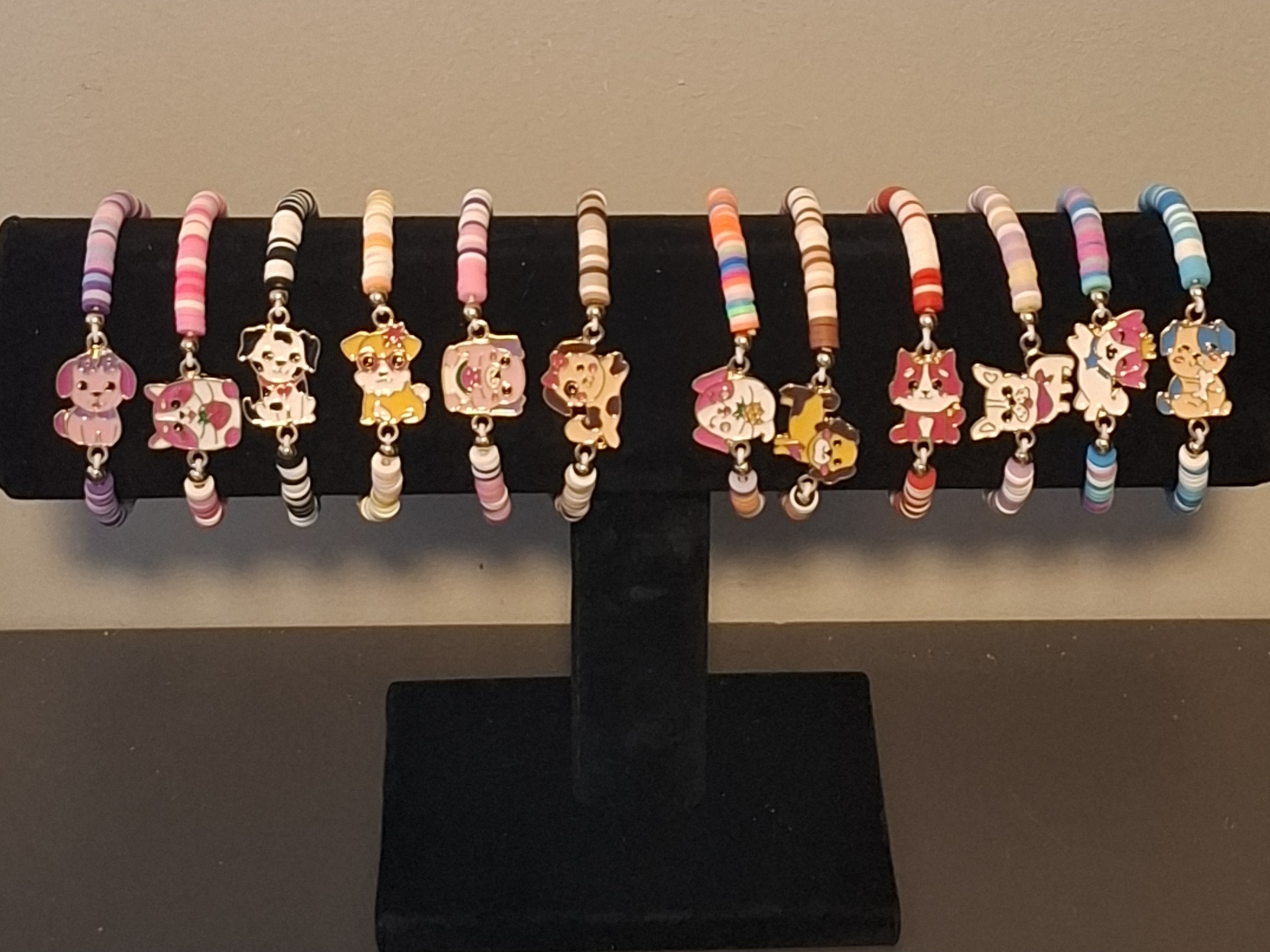 Leuke armbandjes voor jongens en meisjes. PRIJS IS PER ARMBAND
