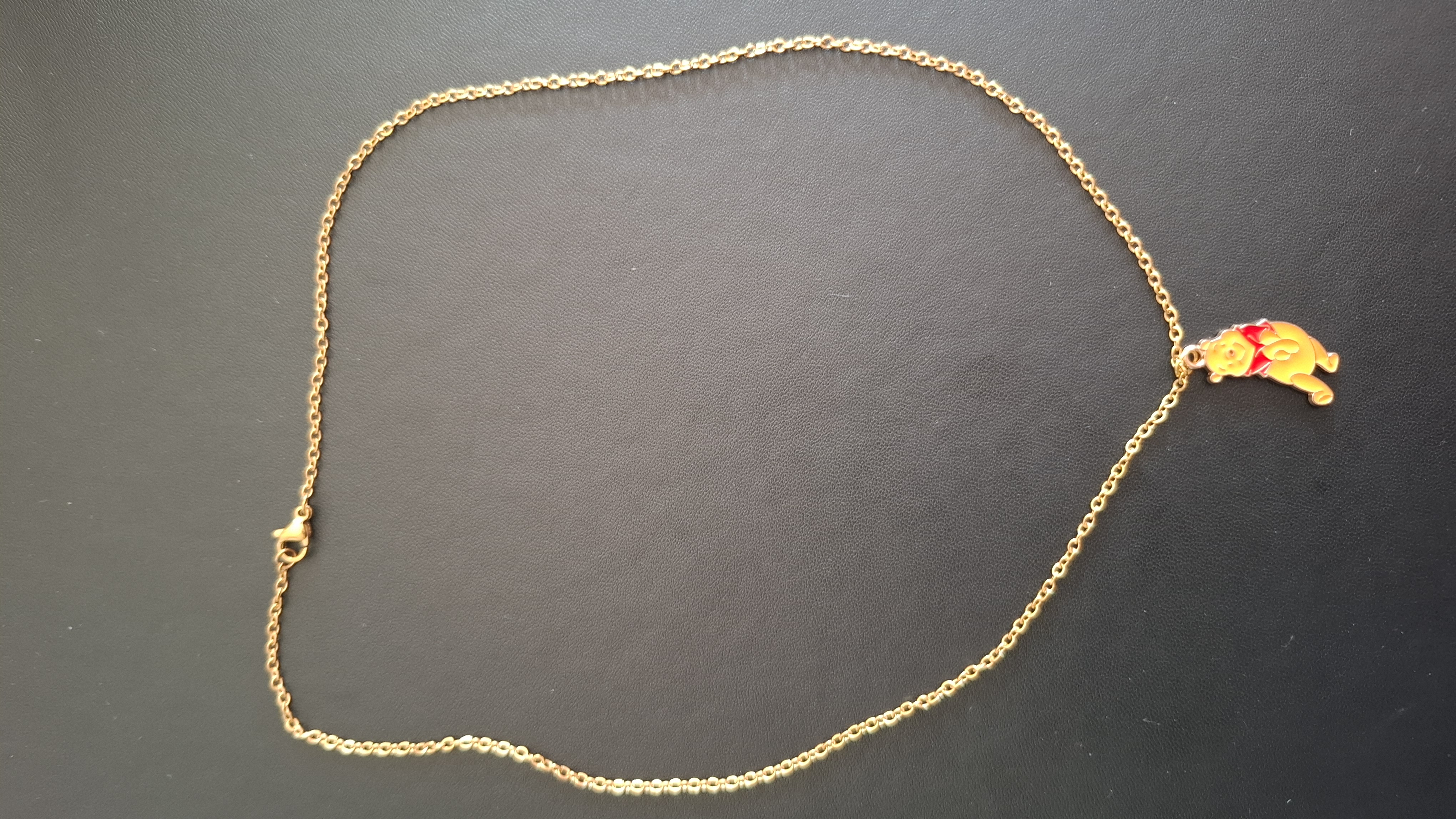 ketting in gouden kleur met Winnie the Pooh
