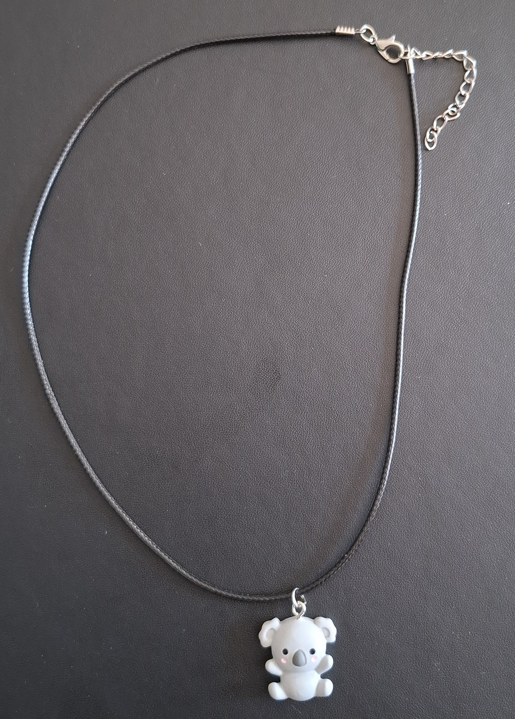 zwarte kunststof ketting met koala beer