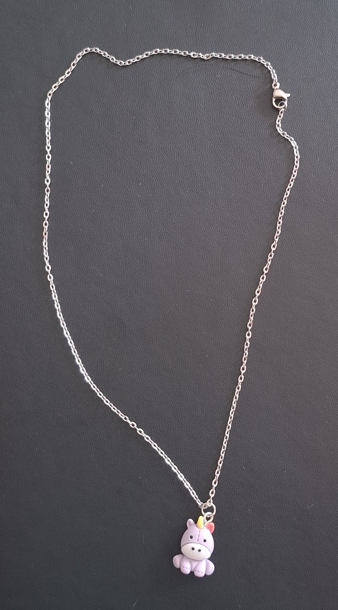 ketting in zilveren kleur met eenhoorn