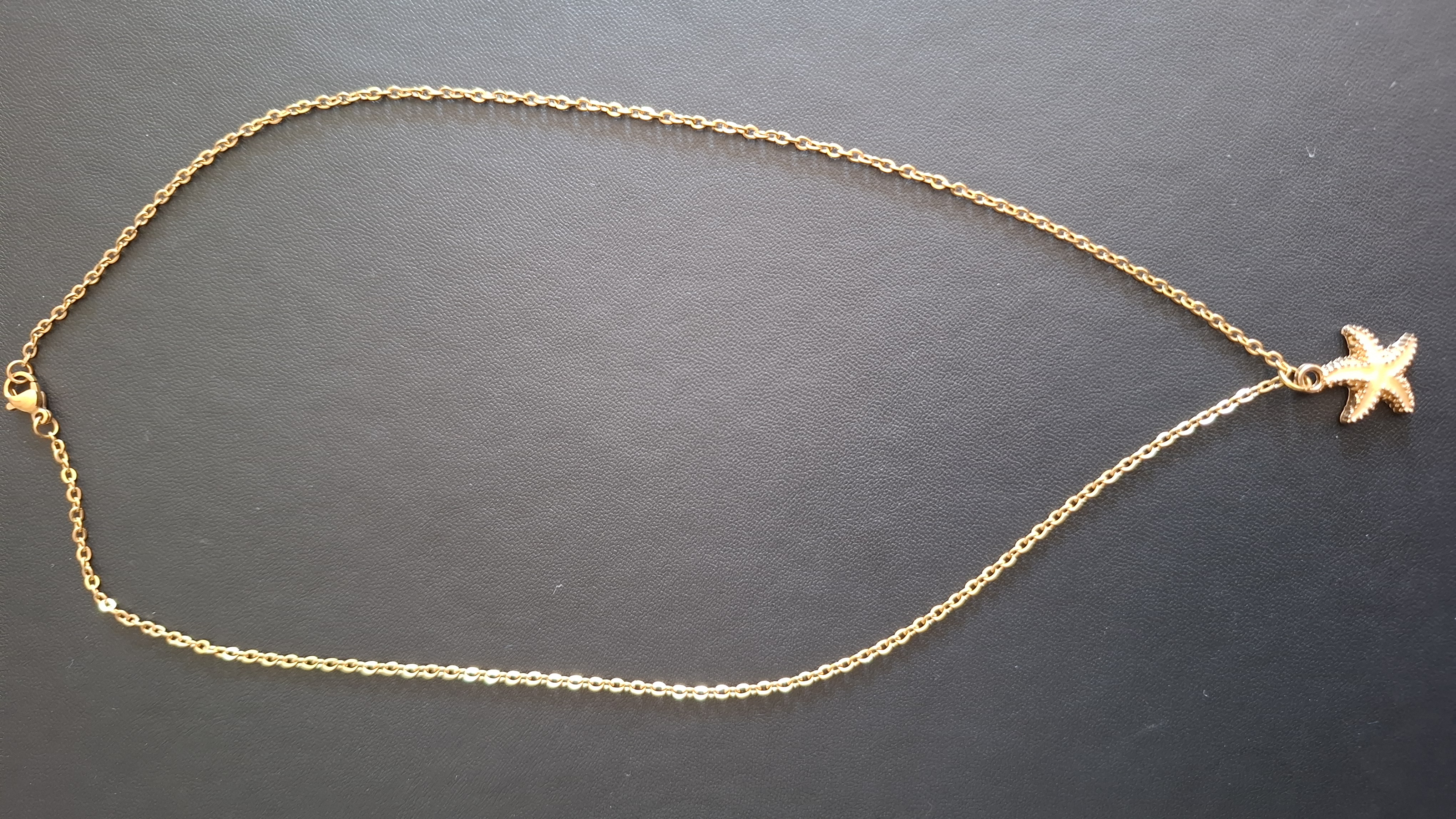 ketting in gouden kleur met gele zeester