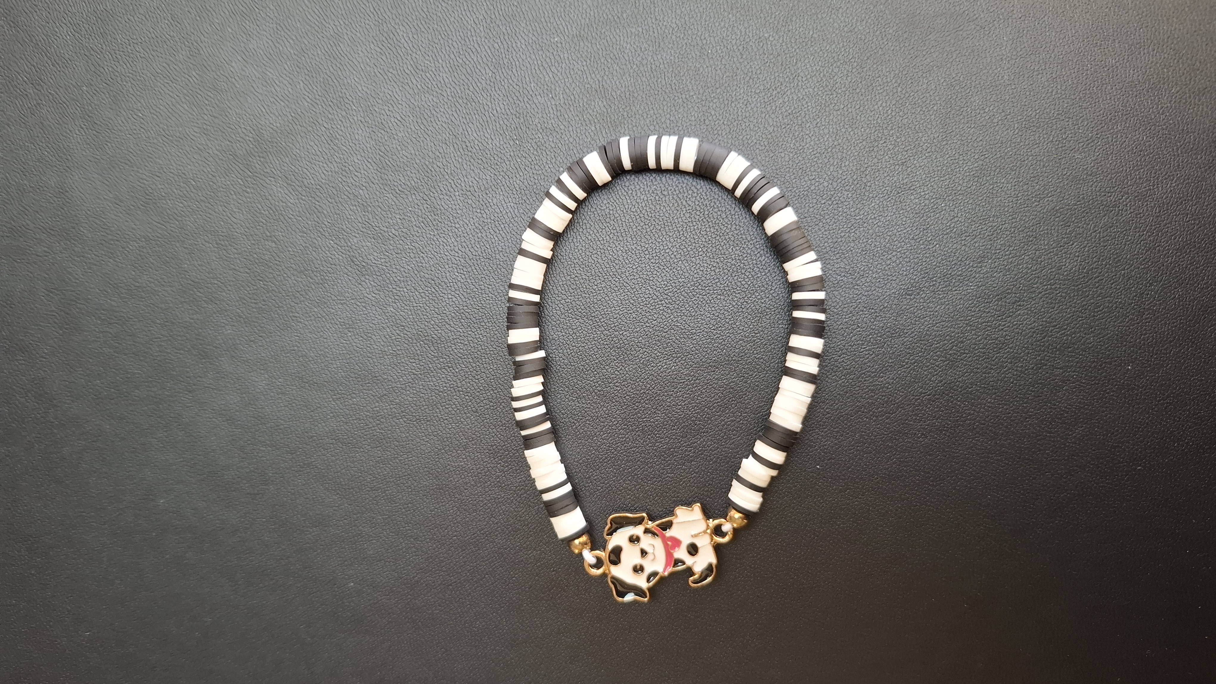 armband wit/zwart met wit/zwart hondje