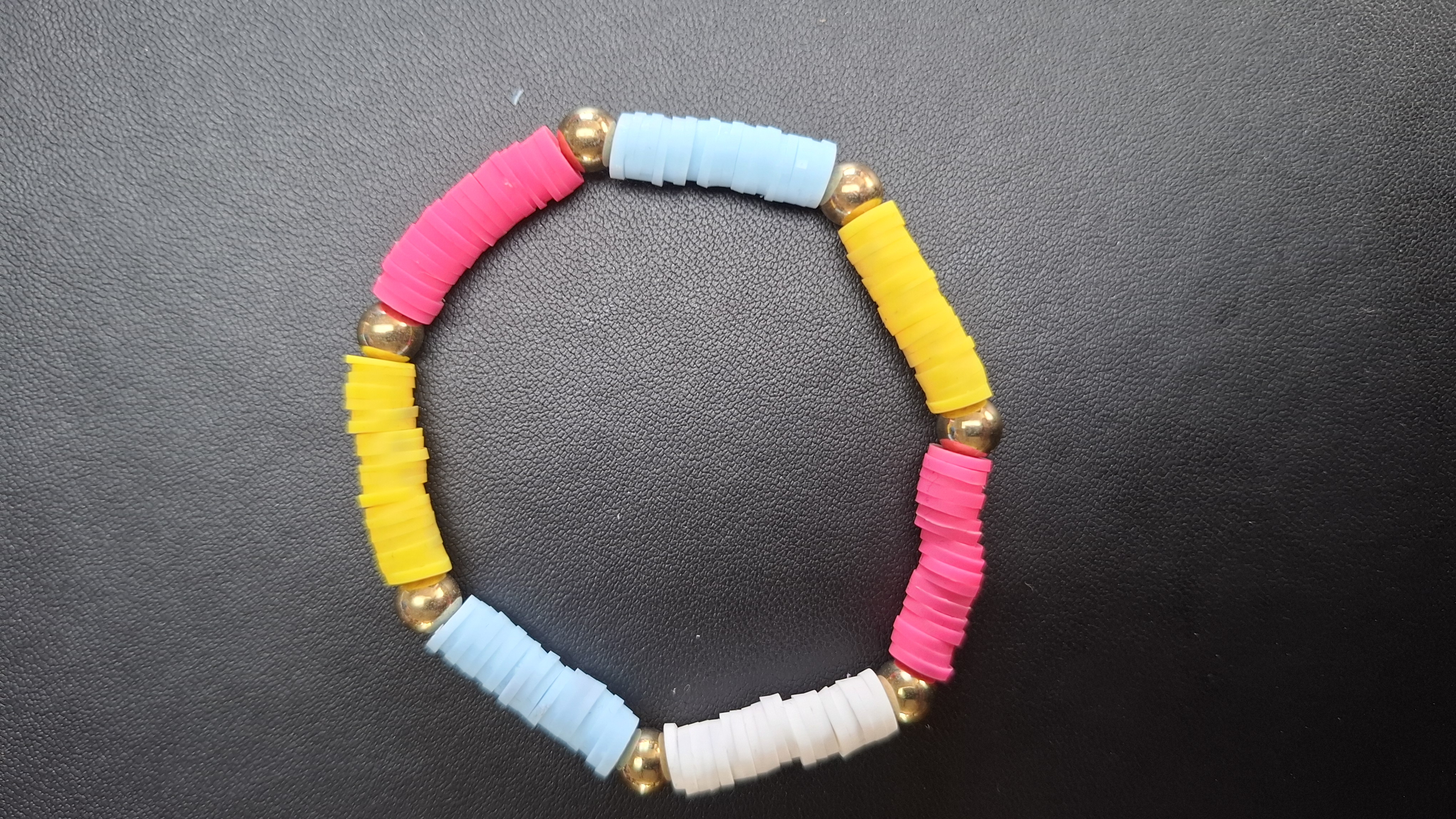 armband roze/baluw/geel/wit en goud kleurige kralen