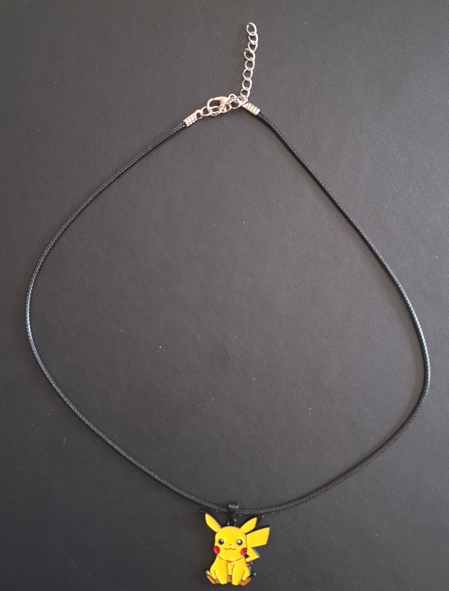zwarte kunststof ketting met Pikachu